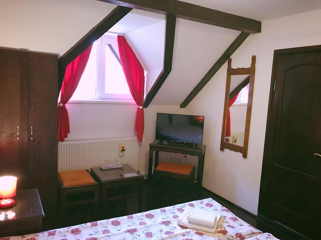 ホテルCasa Cu Cerdac シギショアラ エクステリア 写真